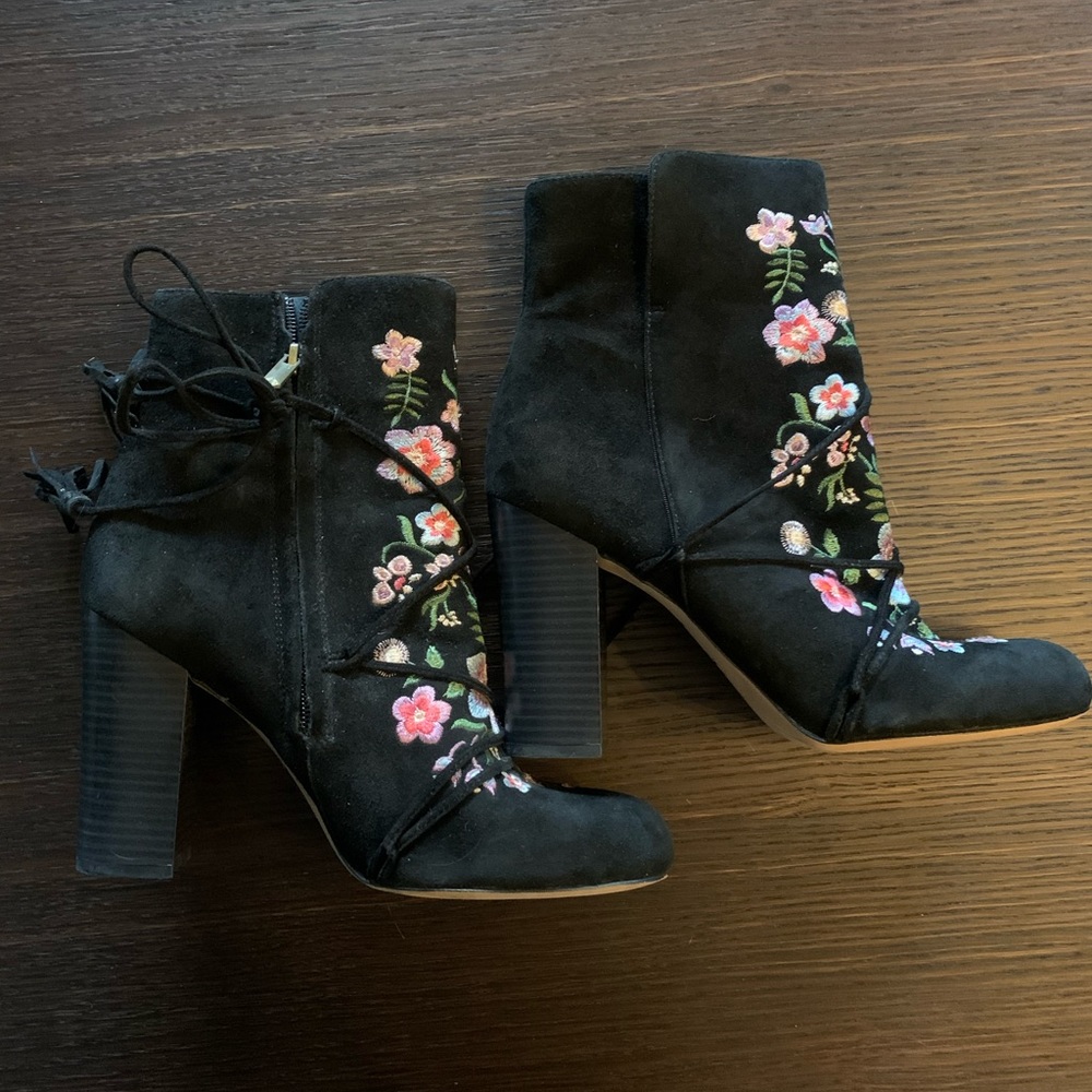 Sam Edelman Winnie Floral Embroidered Suede Ankle Bootie in Black NWT